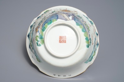 Un bol en porcelaine de Chine famille rose &agrave; d&eacute;cor d'un paysage, marque et &eacute;poque de Daoguang