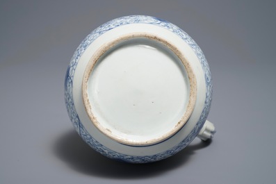 Une verseuse en porcelaine de Japon bleu et blanc d'Arita au couvercle en &eacute;tain, 17/18&egrave;me
