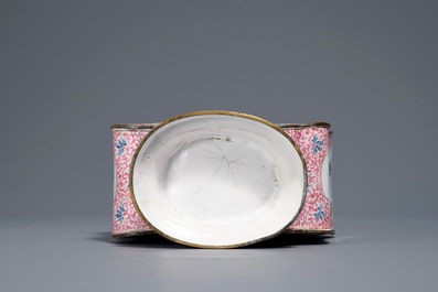 Een Chinese Canton email vaas met vogels bij bloemen, Qianlong