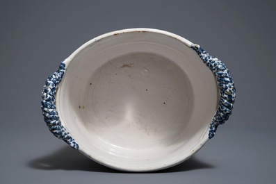 A Brussels faience 'La haie fleurie' rope twist handles basin or cooler, 18th C.