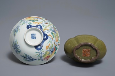 A Chinese 'teadust' vase and a doucai bowl, Yongzheng and Qianlong mark, 18th and 20th C.