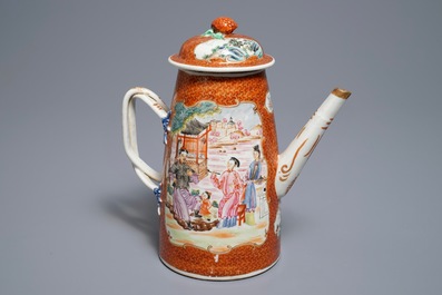 Een Chinese famille rose koffiekan met mandarijns decor, Qianlong