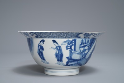 Un bol de type klapmuts en porcelaine de Chine bleu et blanc, marque de Jiajing, Kangxi