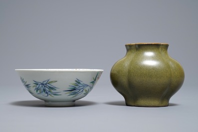 Un bol et un vase en porcelaine de Chine, marques de Yongzheng et Qianlong, 18 et 20&egrave;me