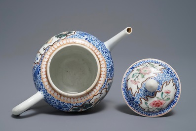 A Chinese famille rose and overglaze blue teapot and cover, Yongzheng