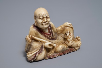 A Chinese Shoushan soapstone figure of a Luohan, 18/19th C.