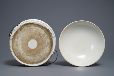 A round Chinese qianjiang cai tureen and cover, 19/20th C.