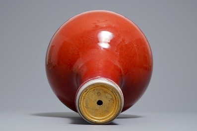 Een Chinese flesvormige sang de boeuf vaas, 19e eeuw