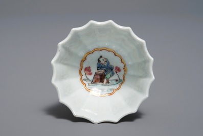 Une tasse et soucoupe en porcelaine de Chine famille rose &agrave; d&eacute;cor de p&ecirc;cheurs, Yongzheng