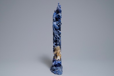 Un grand mod&egrave;le de Guanyin en lapis lazuli sculpt&eacute;, Chine, 20&egrave;me