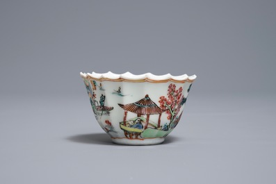 Une tasse et soucoupe en porcelaine de Chine famille rose &agrave; d&eacute;cor de p&ecirc;cheurs, Yongzheng