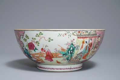 Un grand bol en porcelaine de Chine famille rose, Yongzheng