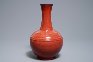 Een Chinese flesvormige monochrome sang de boeuf vaas, 18/19e eeuw