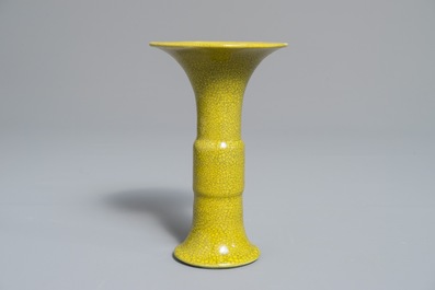 A small Japanese monochrome yellow crackle-glazed 'gu' vase, Awaji, Edo, 19th C.