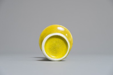 A small Japanese monochrome yellow crackle-glazed 'gu' vase, Awaji, Edo, 19th C.