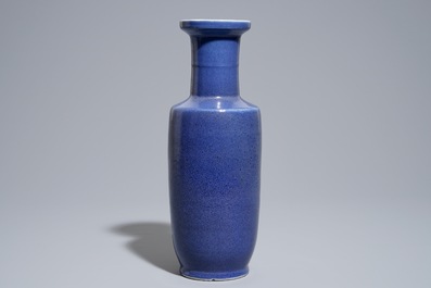 A Chinese monochrome blue rouleau vase, 19/20th C.