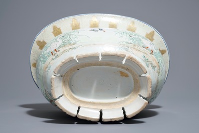 A rare Chinese famille rose Pronk style basin, Qianlong, ca. 1740