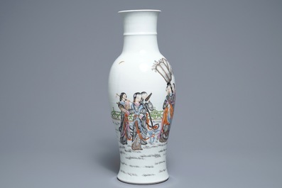 A Chinese famille rose vase with ladies in a garden, Ju Ren Tang mark, 20th C.