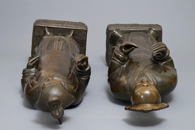 A pair of large Chinese bronze nodding-head figures for the Vietnamese market, 19th C.