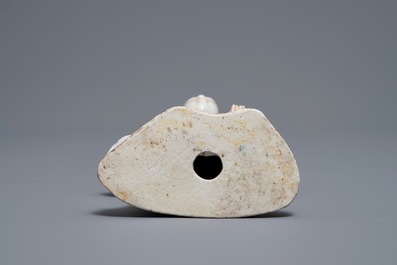 Une figure de Magu en porcelaine de Chine famille rose, Qianlong