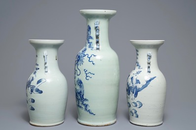 Drie Chinese vazen met blauwwit decor op celadon fondkleur, 19e eeuw