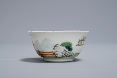 Une tasse et soucoupe en porcelaine de Chine famille rose &agrave; d&eacute;cor &eacute;rotique, Yongzheng