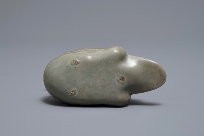 A Korean celadon-glazed duck-shaped water dropper, 19/20th C.