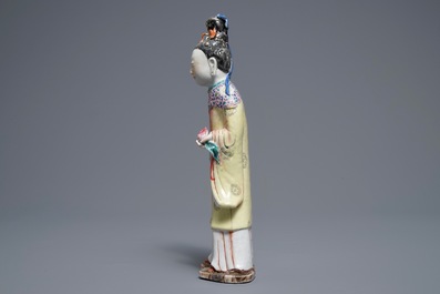 Une figure de Magu en porcelaine de Chine famille rose, Qianlong