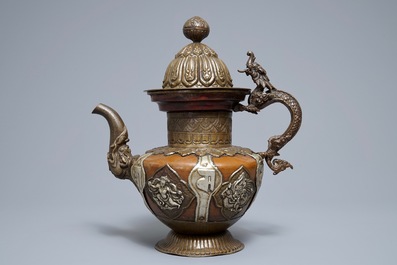 Une th&eacute;i&egrave;re et son couvercle en cuivre et argent, Tibet, 19&egrave;me