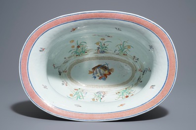 Een zeldzaam Chinees famille rose Pronk-stijl bassin, Qianlong, ca. 1740