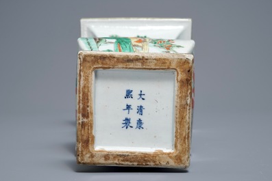 Un vase en porcelaine de Chine famille verte, marque de Kangxi, 19/20&egrave;me