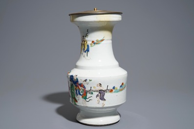 Un vase en porcelaine de Chine famille rose &agrave; d&eacute;cor d'Immortels, Yongzheng