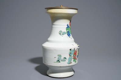 Un vase en porcelaine de Chine famille rose &agrave; d&eacute;cor d'Immortels, Yongzheng