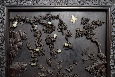 Un grand panneau en bois de zitan, jade et turquoise, encadr&eacute; et sur pi&egrave;tement en bois de hongmu, Qianlong