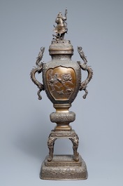 Un grand br&ucirc;le-parfum sur socle en bronze, Japon, Edo ou Meiji, 19&egrave;me