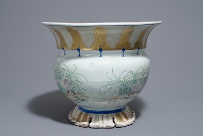 A rare Chinese famille rose Pronk style basin, Qianlong, ca. 1740