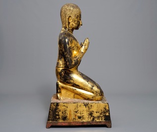 Une grande figure de Moggallana en bronze dor&eacute;, Thailande, p&eacute;riode Ayutthaya, 17&egrave;me