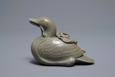 A Korean celadon-glazed duck-shaped water dropper, 19/20th C.