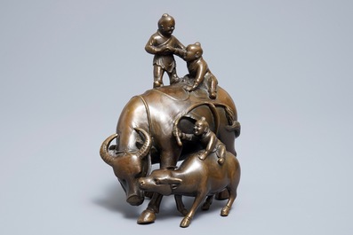 Een Chinese bronzen groep met jongens en buffels, 19e eeuw