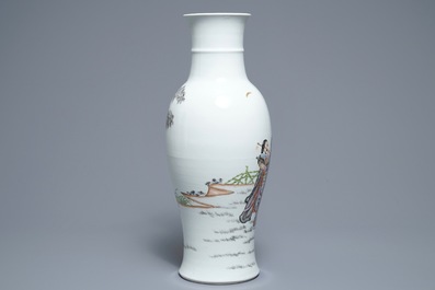 A Chinese famille rose vase with ladies in a garden, Ju Ren Tang mark, 20th C.