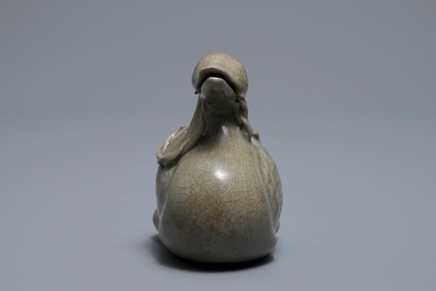 A Korean celadon-glazed duck-shaped water dropper, 19/20th C.