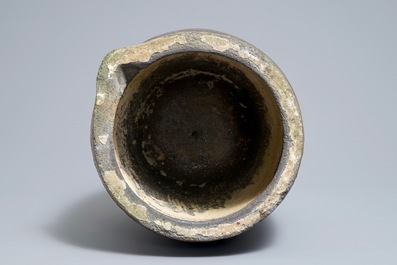 A large Japanese salt glaze stoneware pouring vessel, Meiji/Showa, 19/20th C.