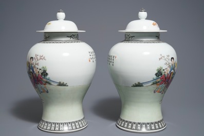 Une paire de vases couverts en porcelaine de Chine famille rose, marque de Qianlong, 20&egrave;me