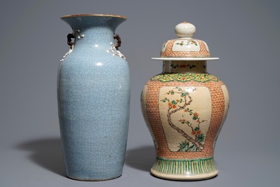 Deux vases en porcelaine de Chine dit &quot;de Nankin&quot;, 19&egrave;me