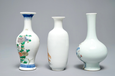 Trois vases en porcelaine de Chine, marques divers, 19/20&egrave;me