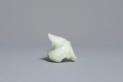 A Chinese pale celadon jade ruyi sceptre, 19/20th C.