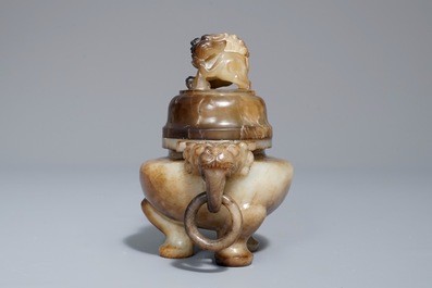 A Chinese mottled jade tripod incense burner and cover, 19/20th C.