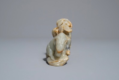 A Chinese celadon and russet jade 'rams' group, 18/19th C.