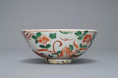 A Chinese Swatow 'dragon and phoenix' bowl, Ming