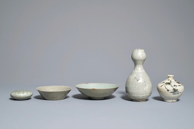Een collectie diverse Koreaanse celadon-geglazuurde stukken, Goryeo en later